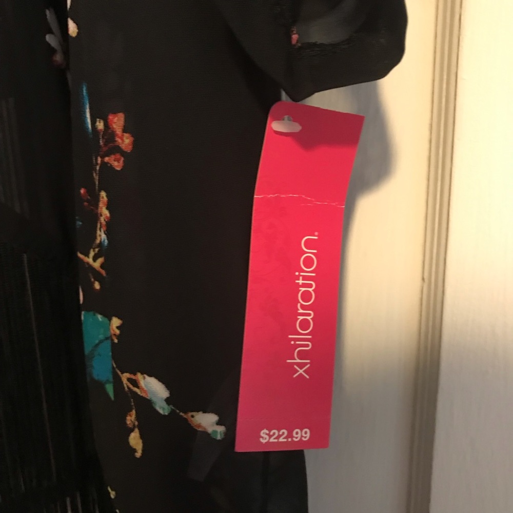 NWT Fun Floral Ruana Wrap - Picture 3 of 8